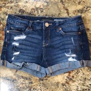 ❌SOLD!!🚫 Cute distressed denim shorts